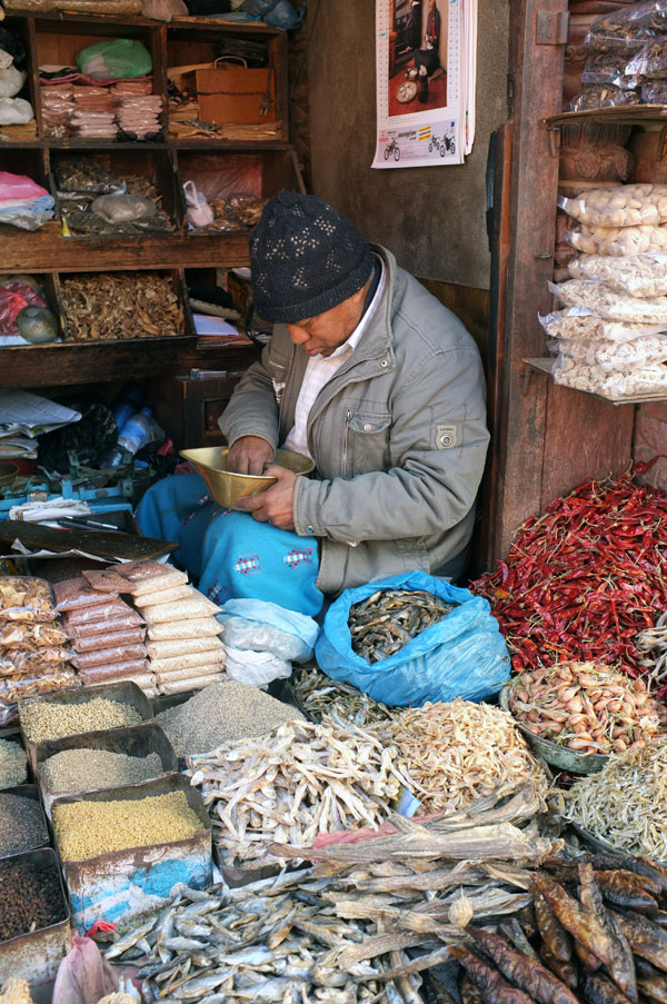 shopkeeper-durbar-sq-kathmandu